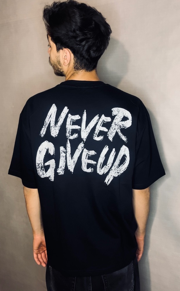 تیشرت دو نخ پنبه پارچه مچینست مدل NEVER GIVE UP _ مشکی