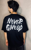 تیشرت دو نخ پنبه پارچه مچینست مدل NEVER GIVE UP _ مشکی