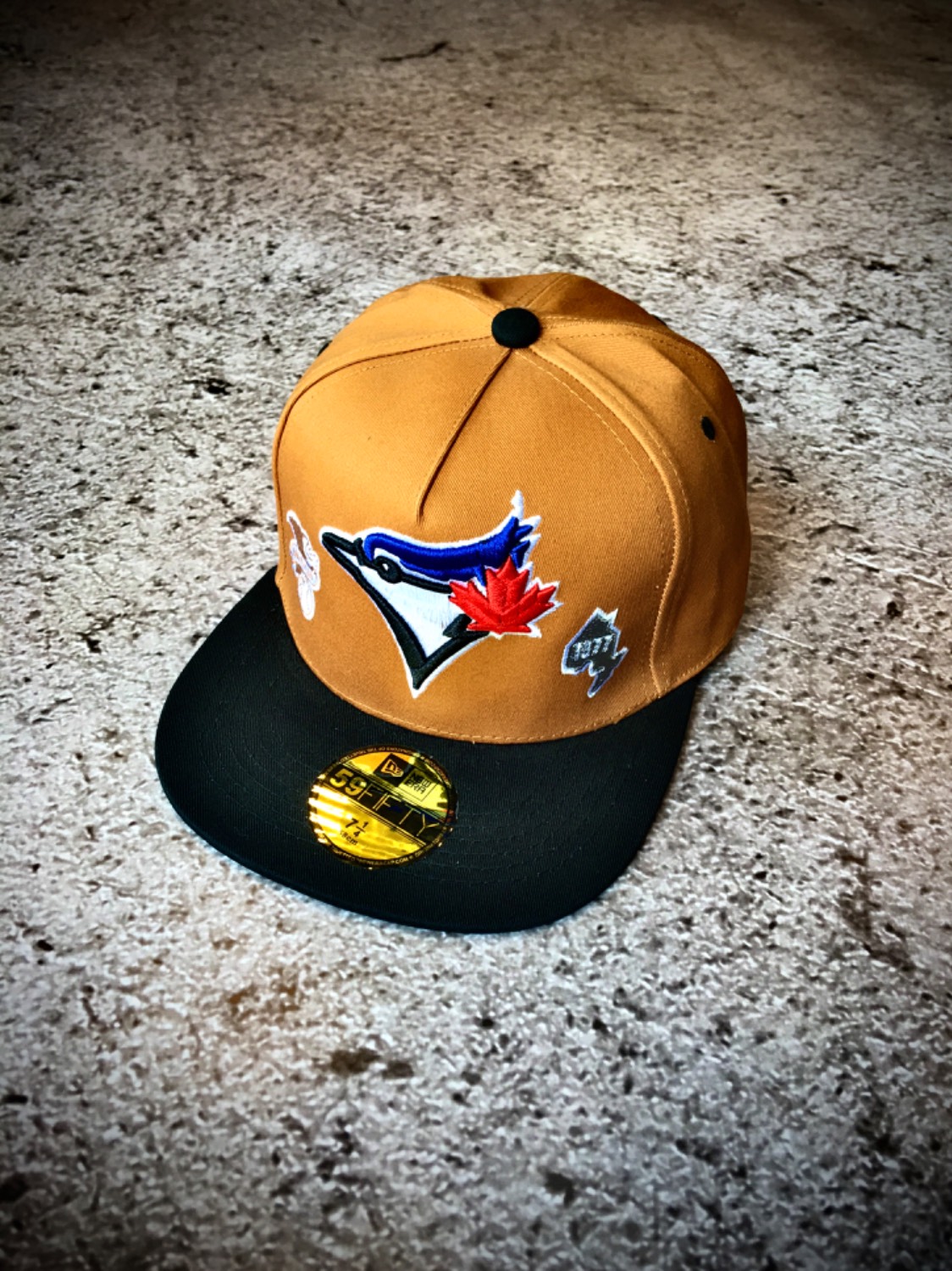 کلاه کپ بک فیت مستر کوالیتی وارداتی FIFTY 59 مدل Toronto Blue Jays _ قهوه ای نقاب مشکی