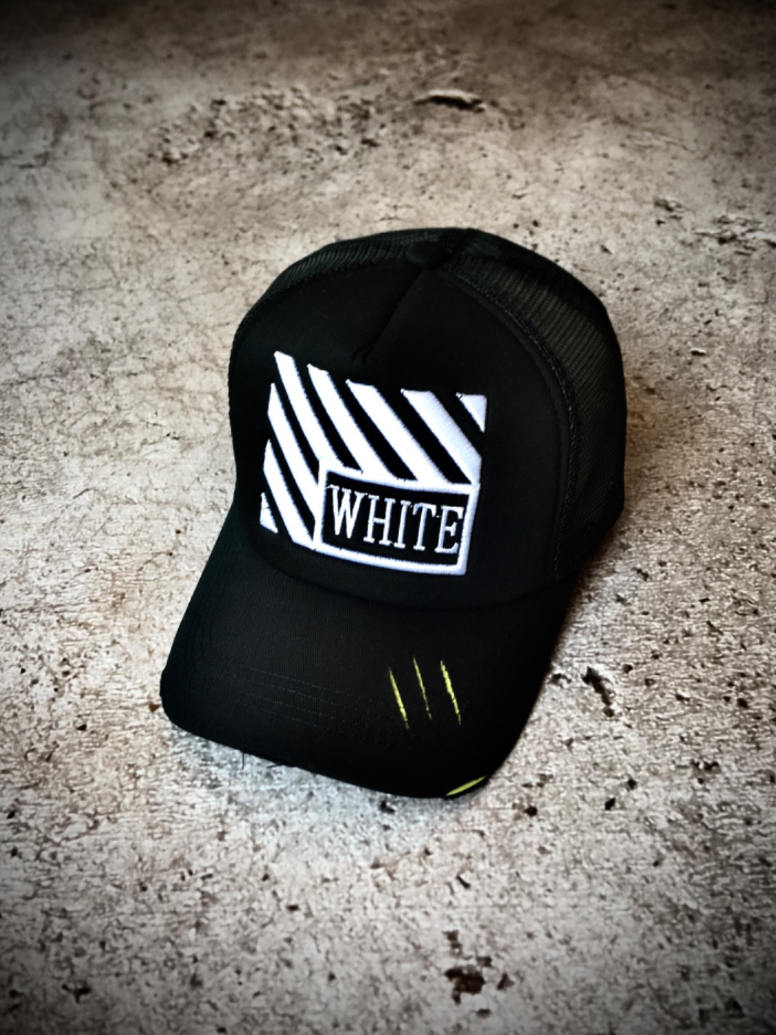 کلاه بیسبالی وارداتی مدل آیسانی WHITE _ تمام مشکی